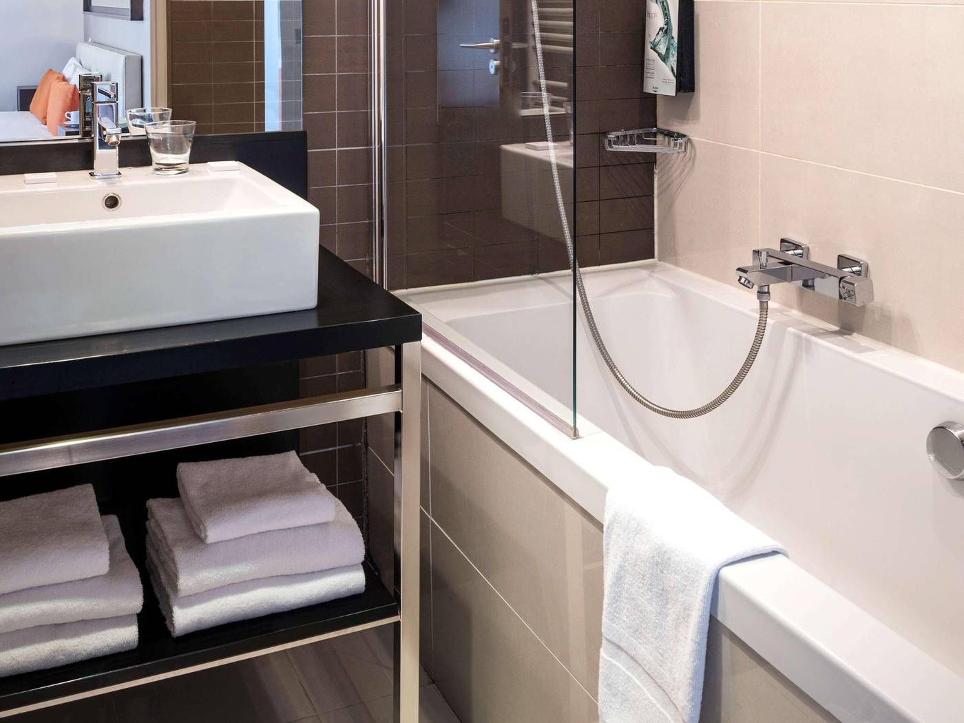 Hipark-Design-Suites-Nice-Room-35