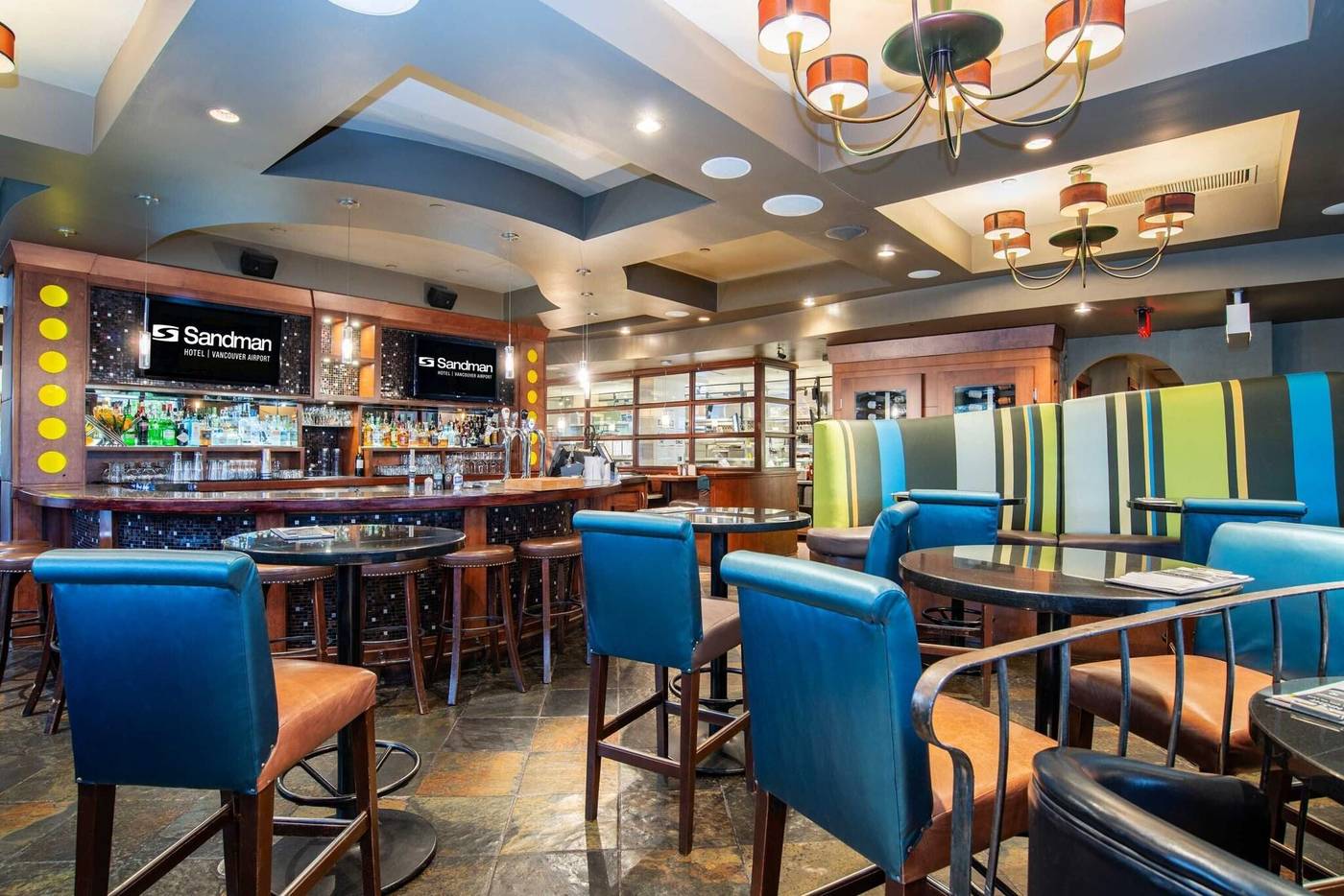 Sandman-Hotel-Vancouver-Airport-Restaurant-9