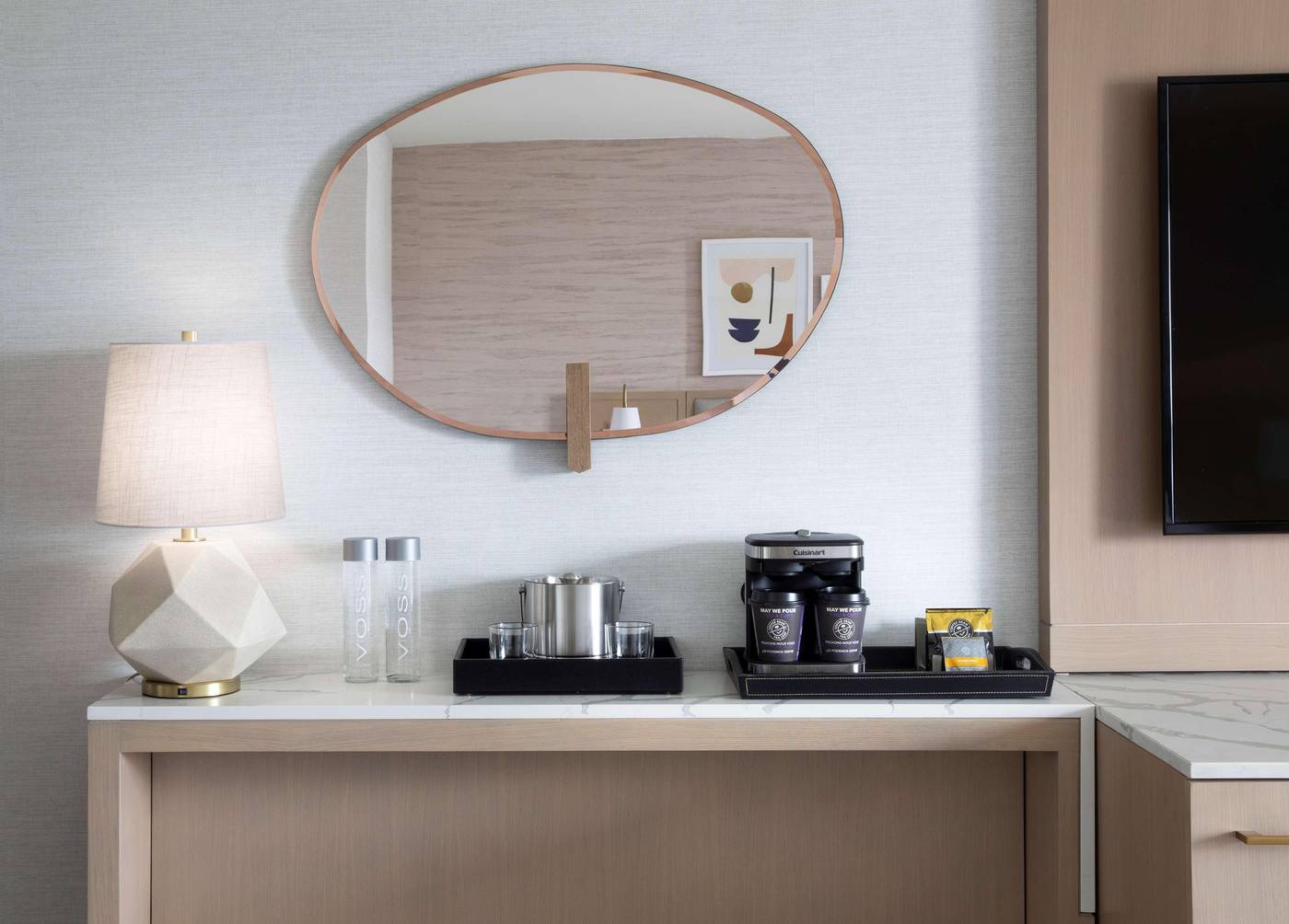 Hilton-Santa-Monica-Hotel---Suites-Room-31