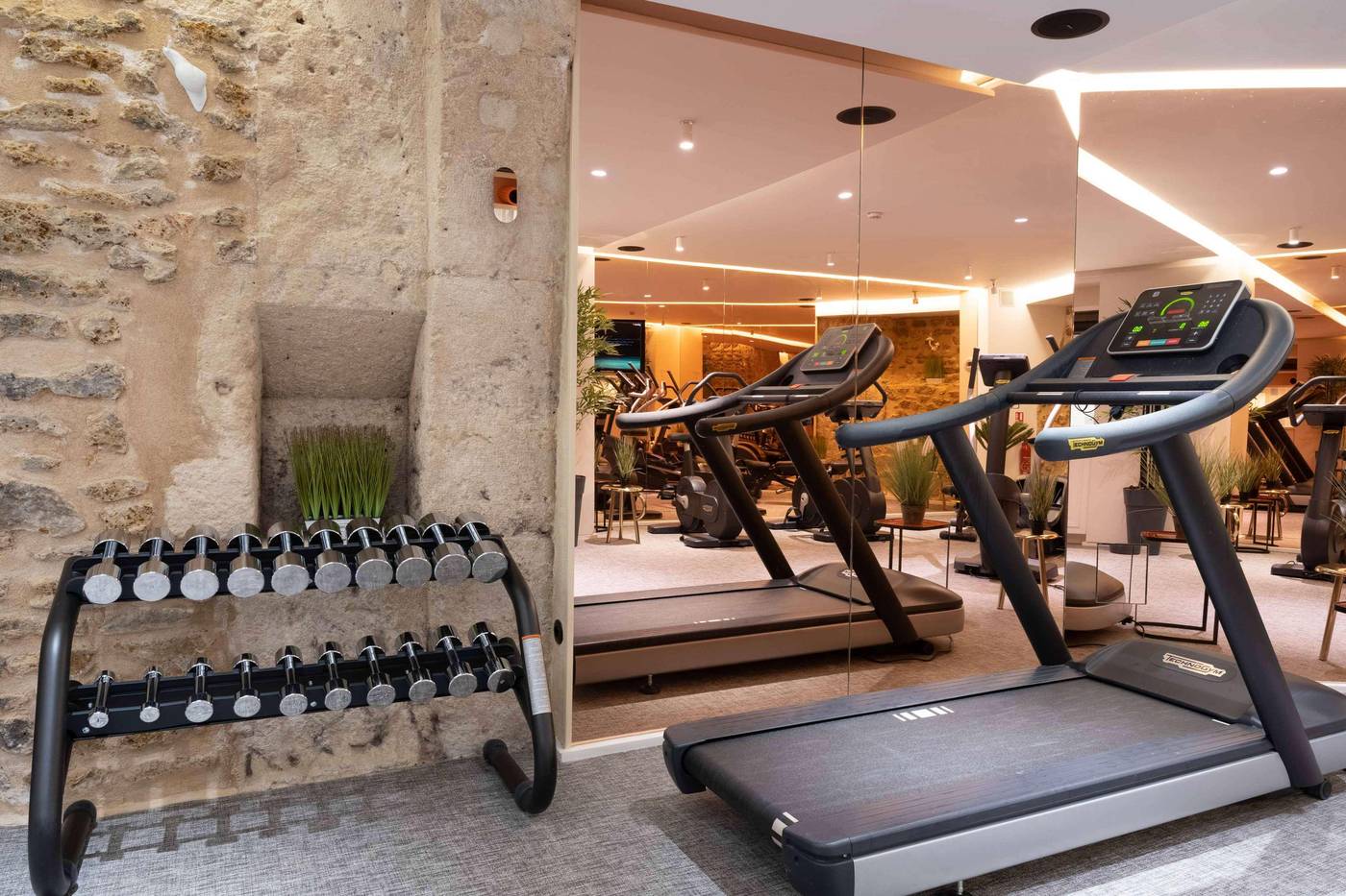 Hotel-34B-Astotel-Sports-and-Entertainment-52