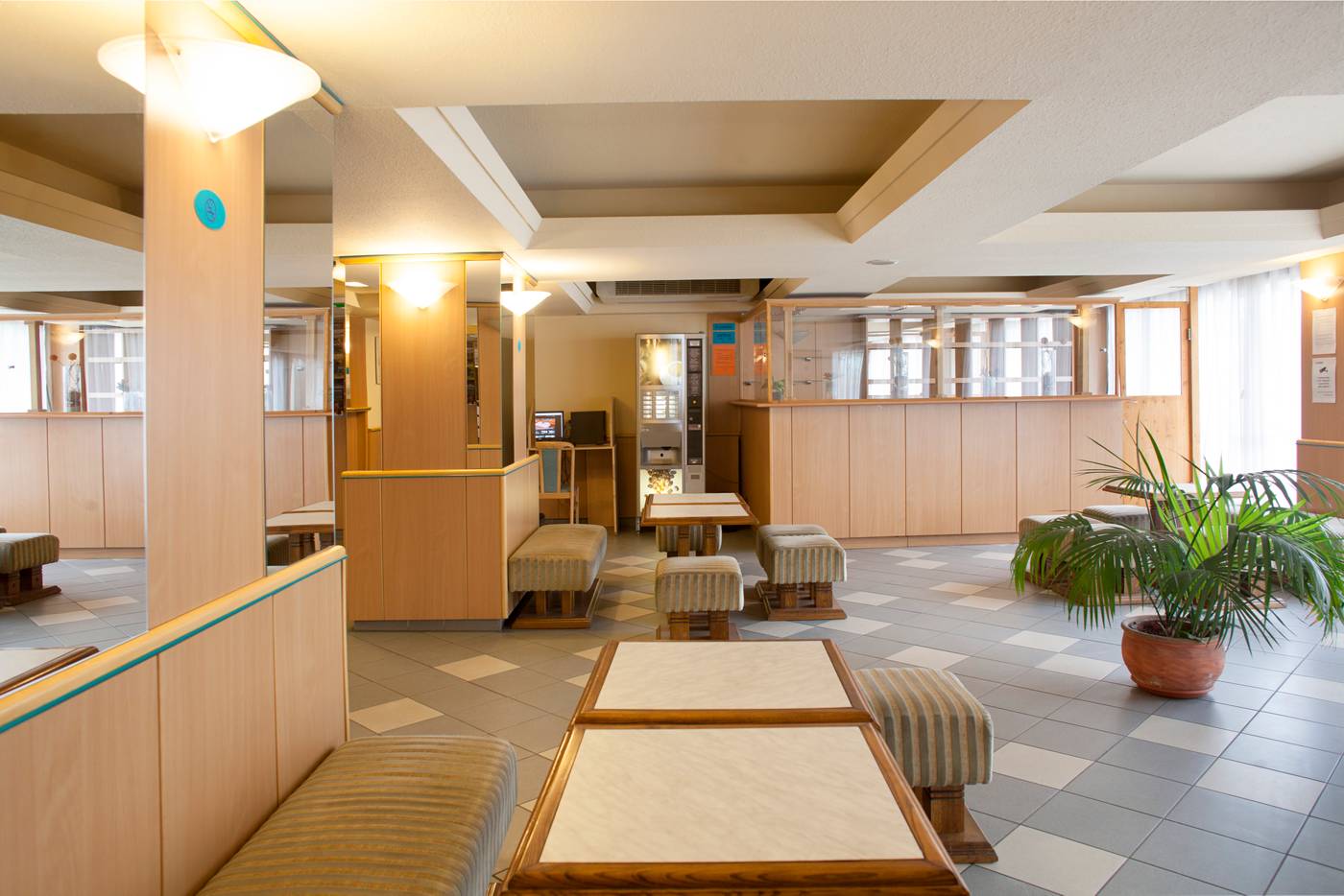 City-Hotel-Matyas-Lobby-12