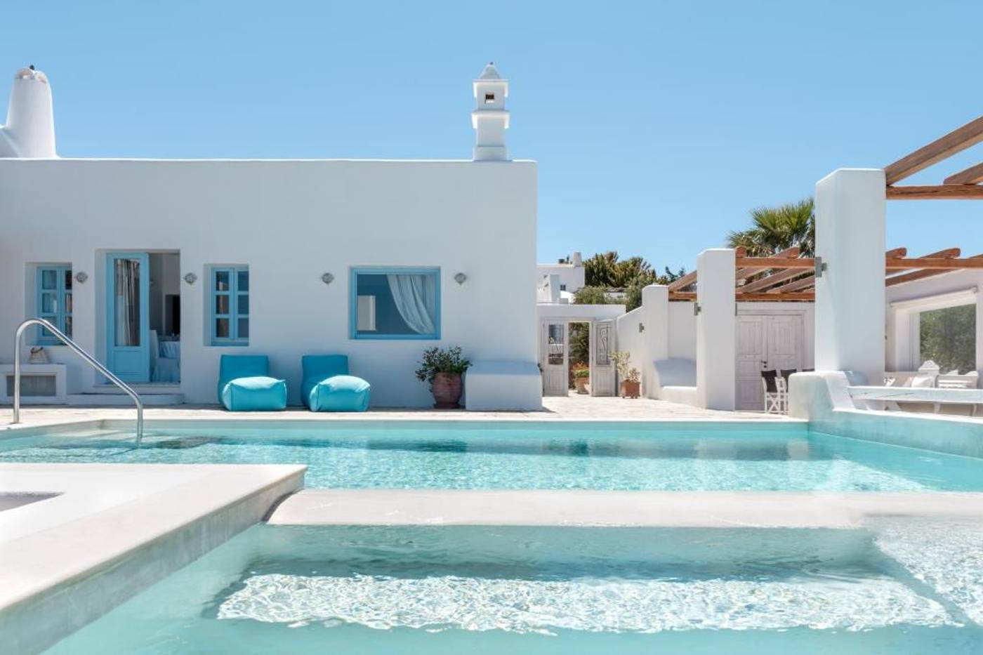 Anema-Boutique-Hotel--Villas-Santorini-Room-4