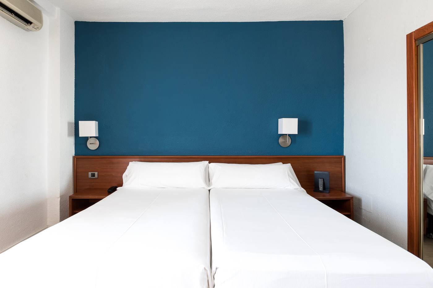 Catalonia-Punta-del-Rey-Room-28