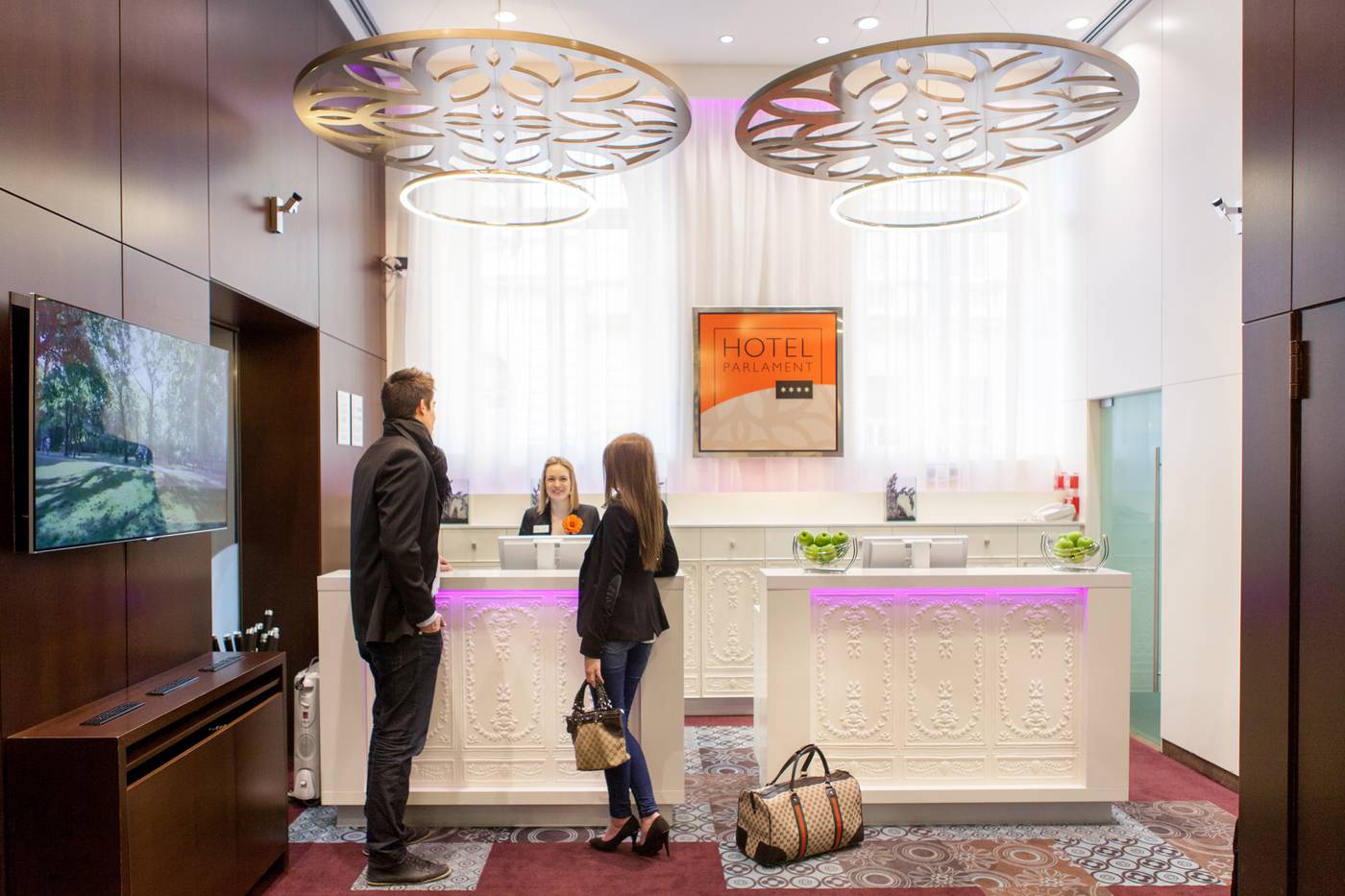 Ikonik-Parlament-Lobby-1