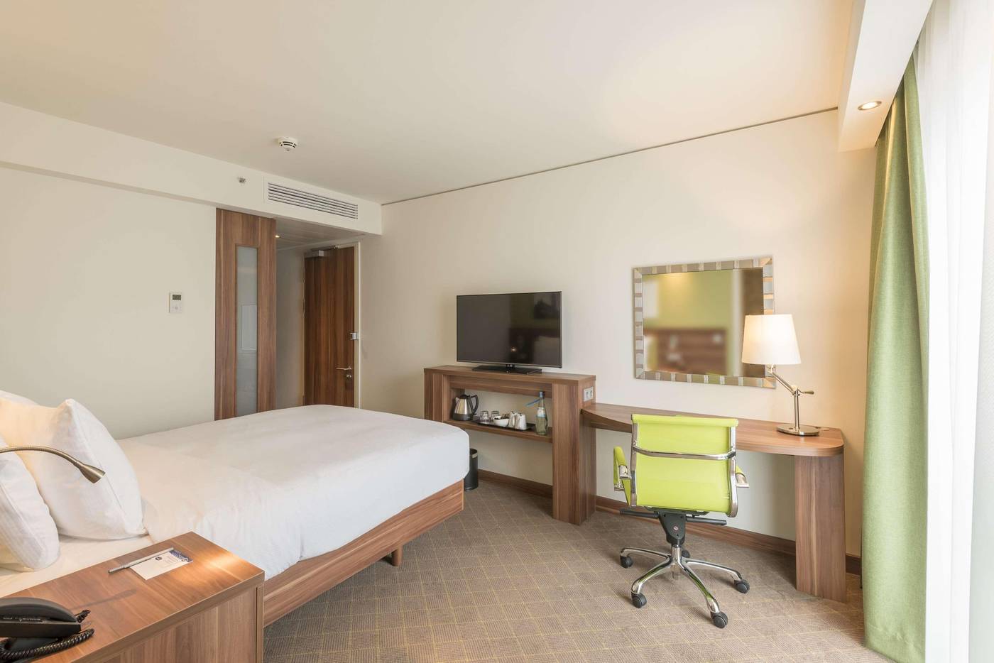 Hampton by Hilton Hamburg City Centre - Germany - Hamburg - Room - 9