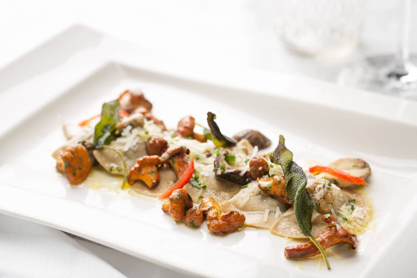 Jumeirah-Emirates-Towers-Restaurant-16