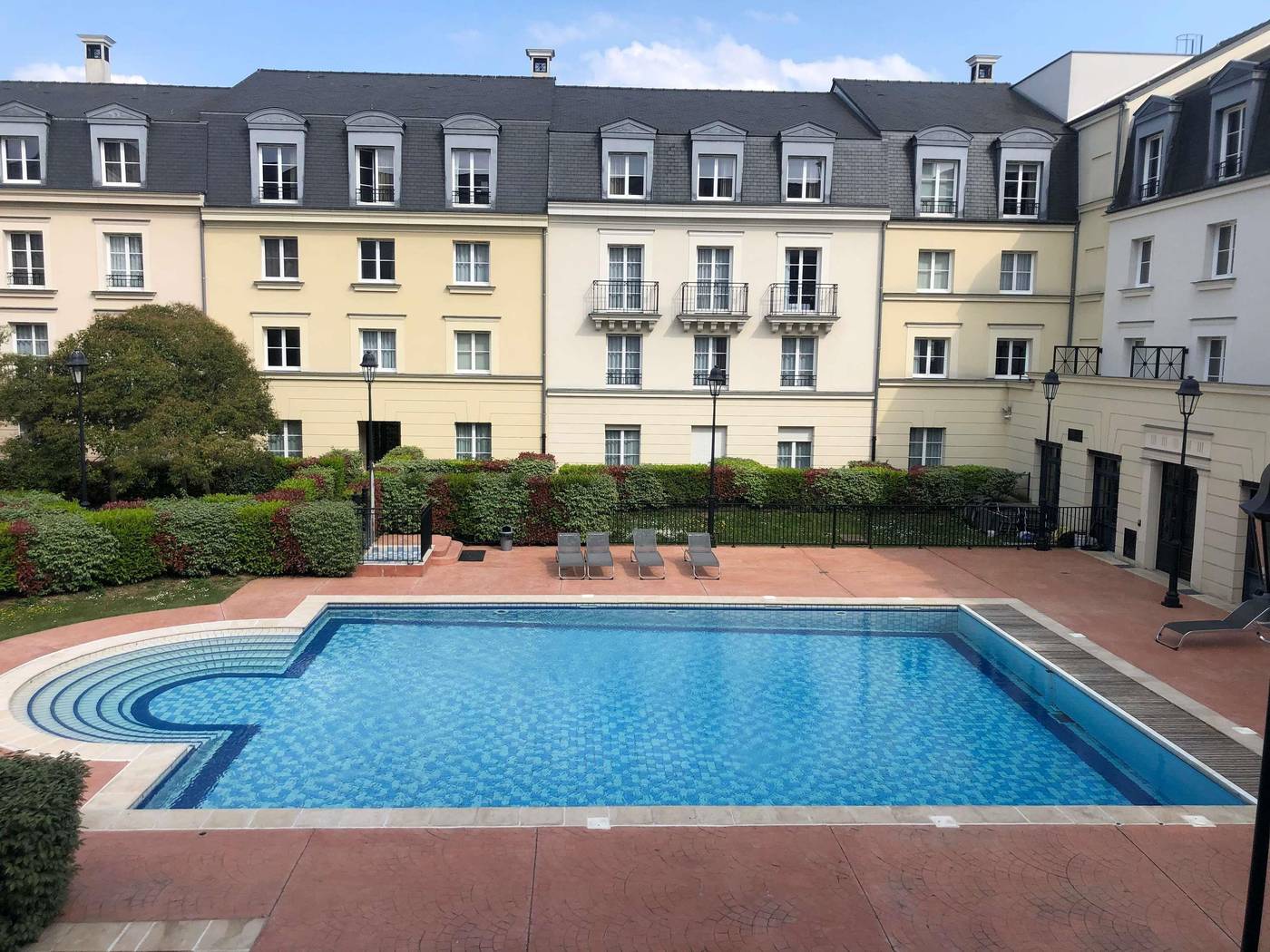 Adagio-Aparthotel-Serris-Val-d-Europe-Pool-1