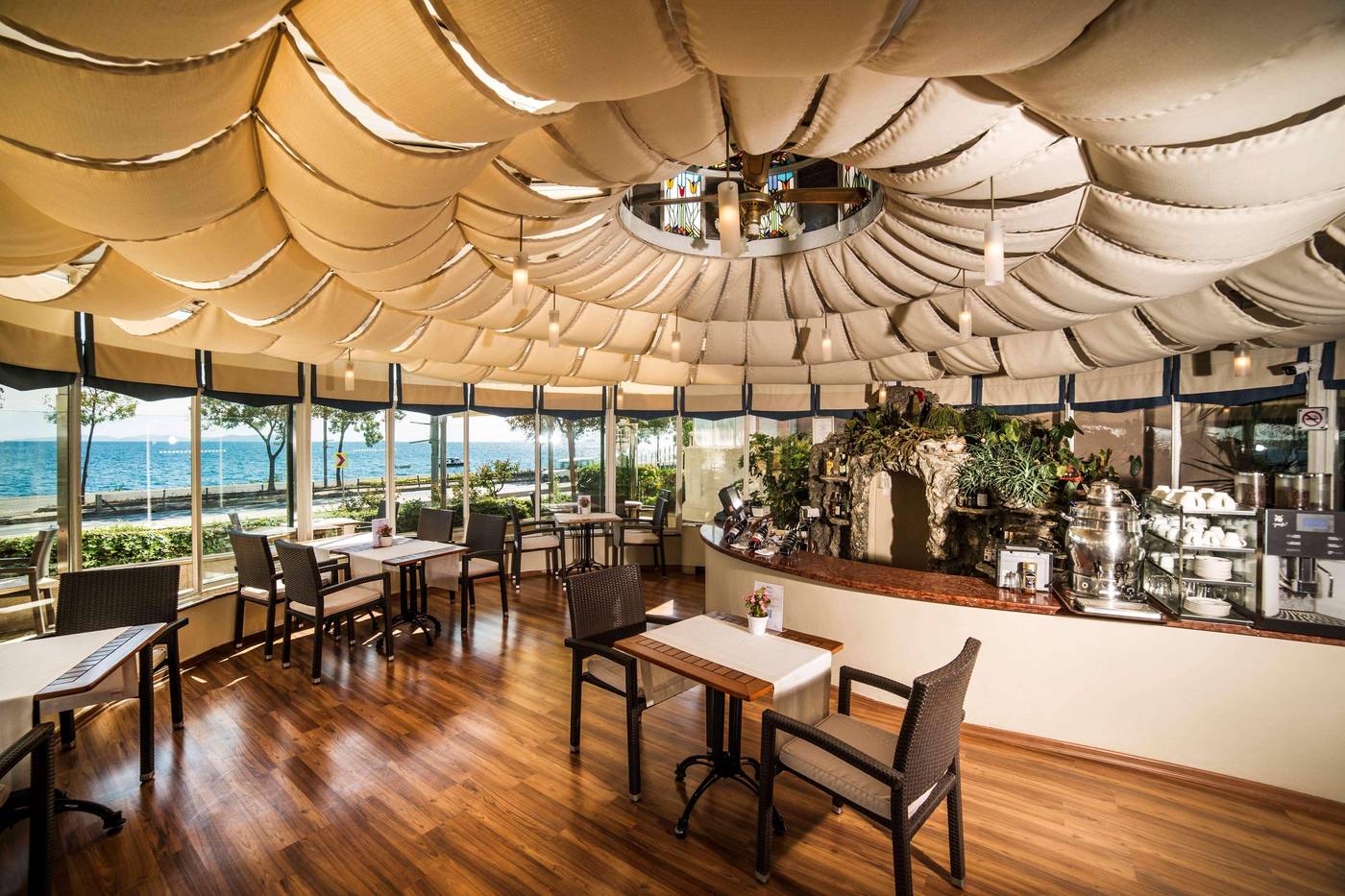 Radisson-Hotel-Sultanahmet-Restaurant-40