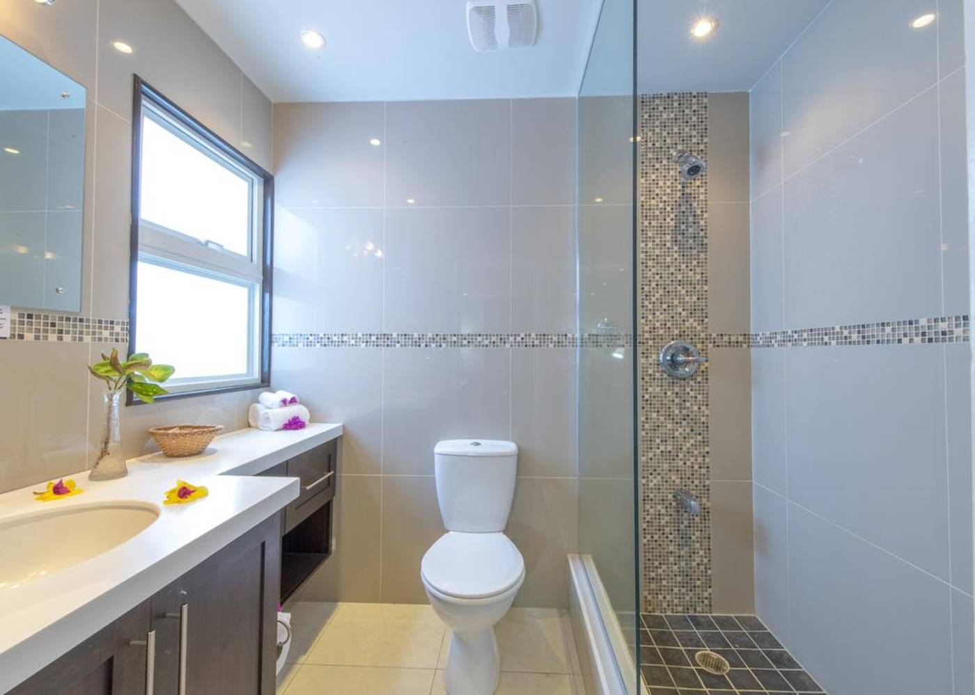 Mount-Irvine-Bay-Resort-Room-17