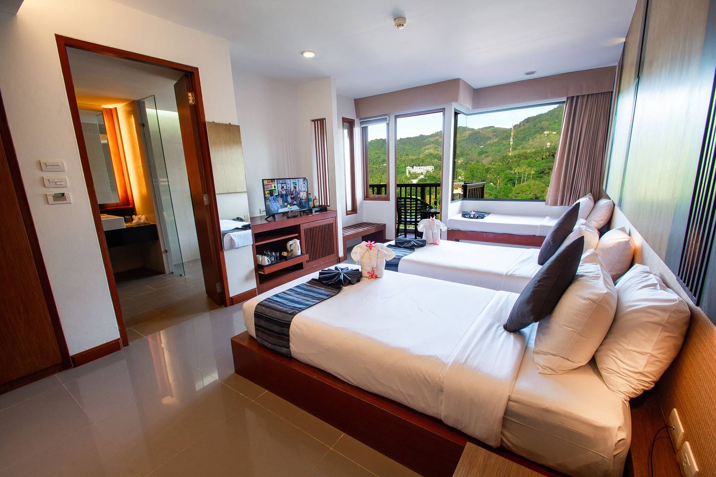 Peach-Blossom-Resort-Room-11