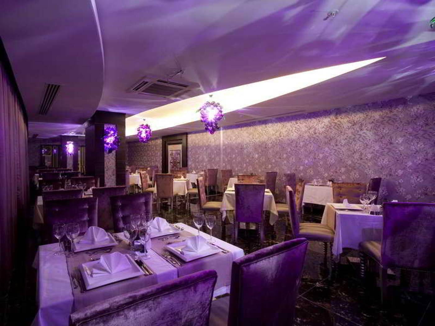 Q-Premium-Resort-Restaurant-21