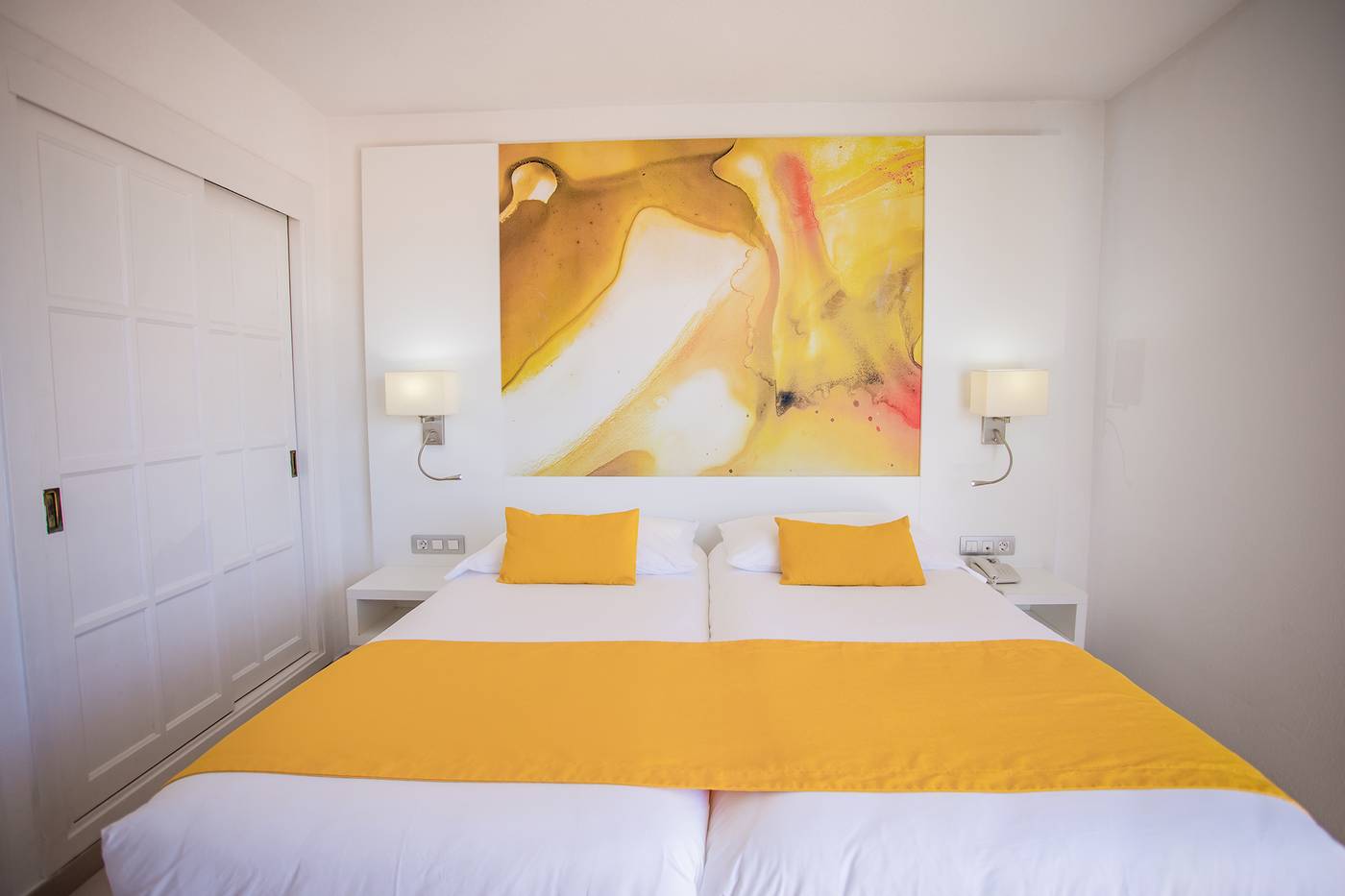 Servatur-Waikiki-Room-36