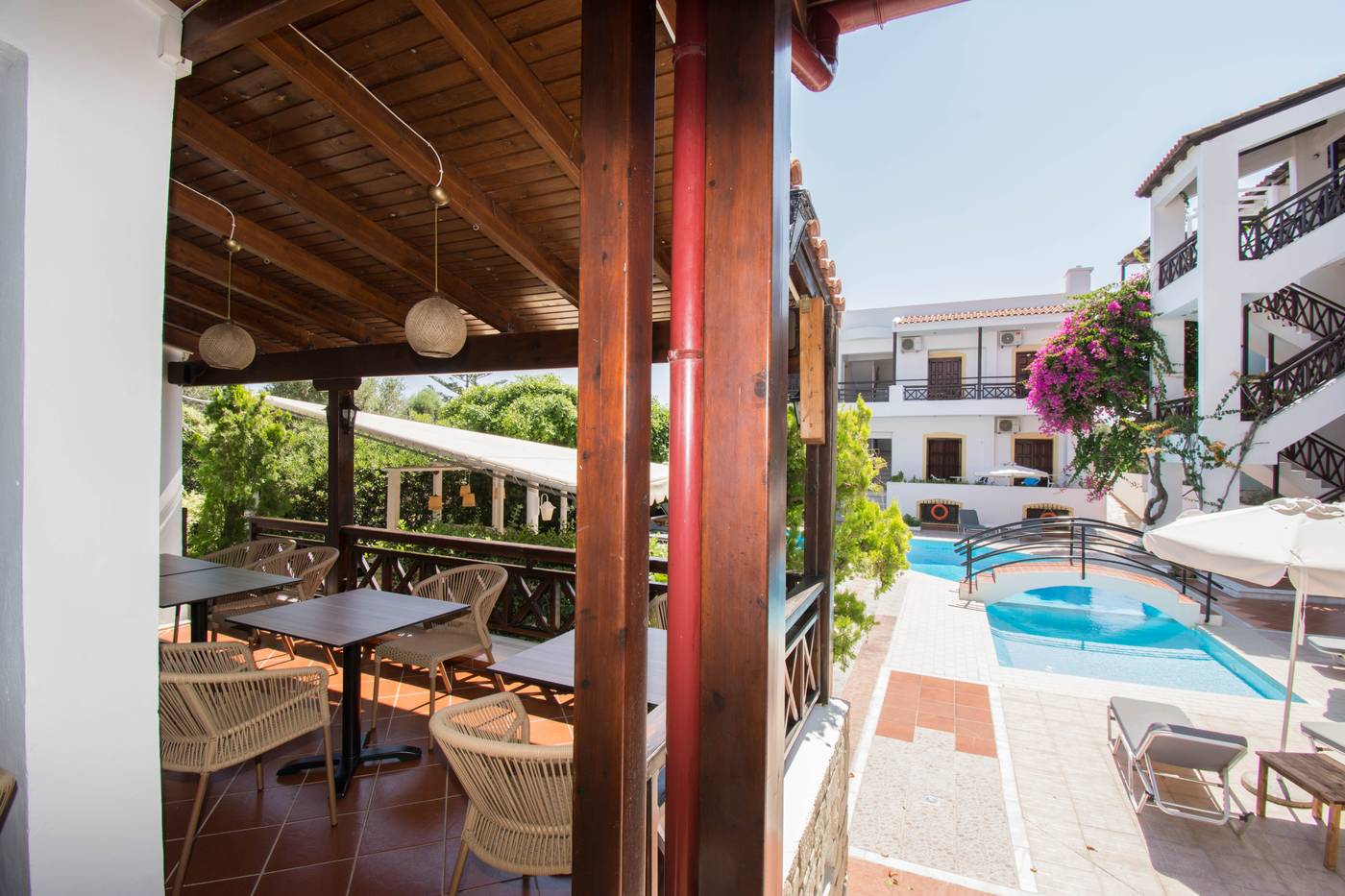 Rena-Apartments-Bar-8