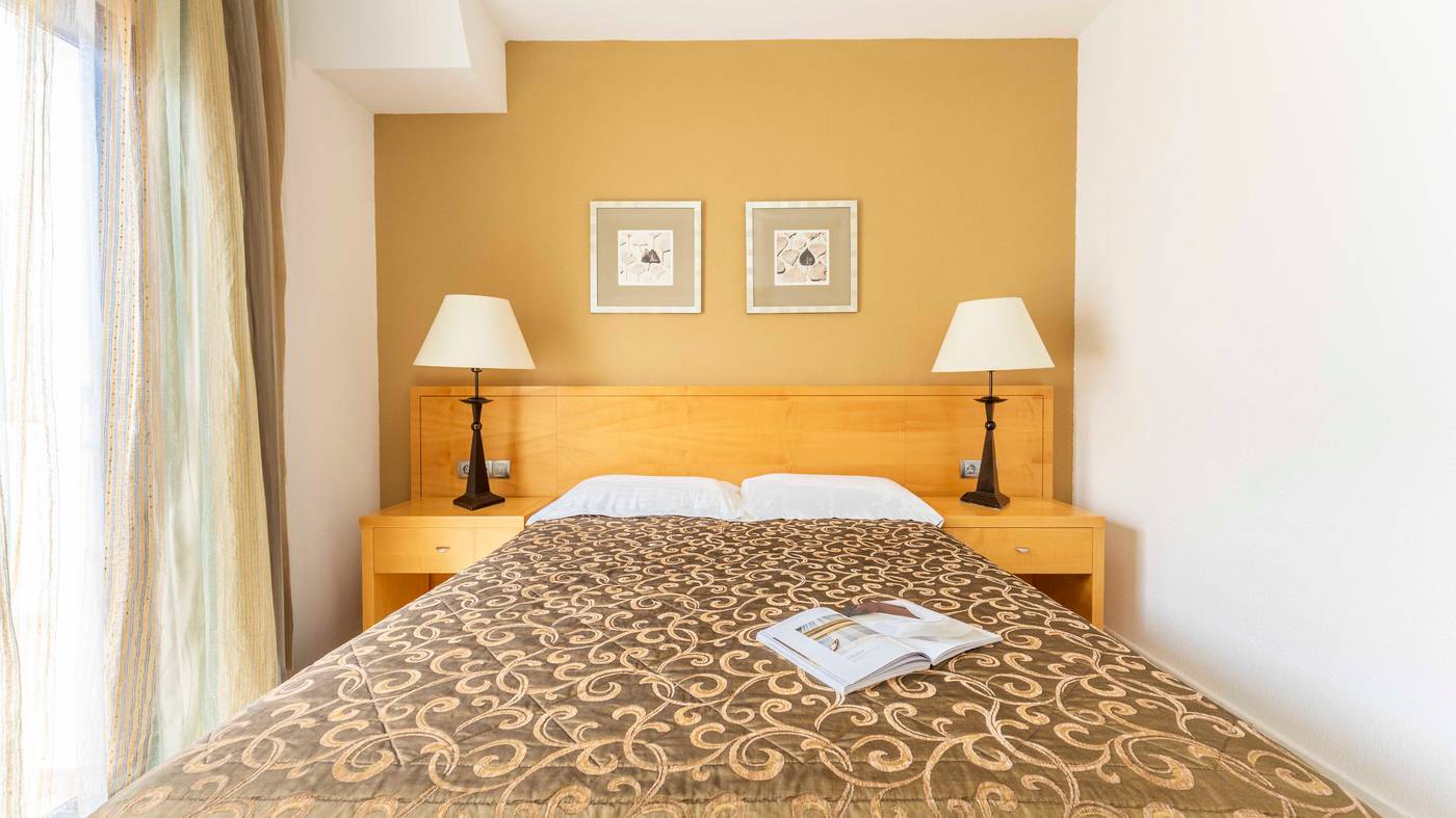 ONA-Hollywood-Mirage-Room-34