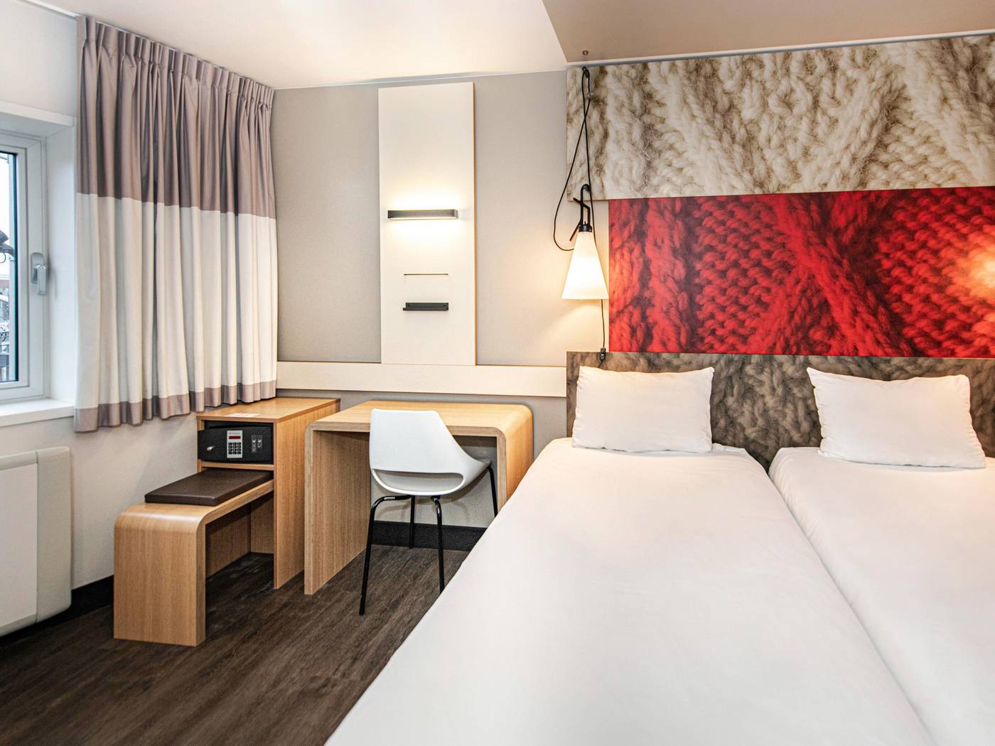 ibis-Amsterdam-Centre-Room-8