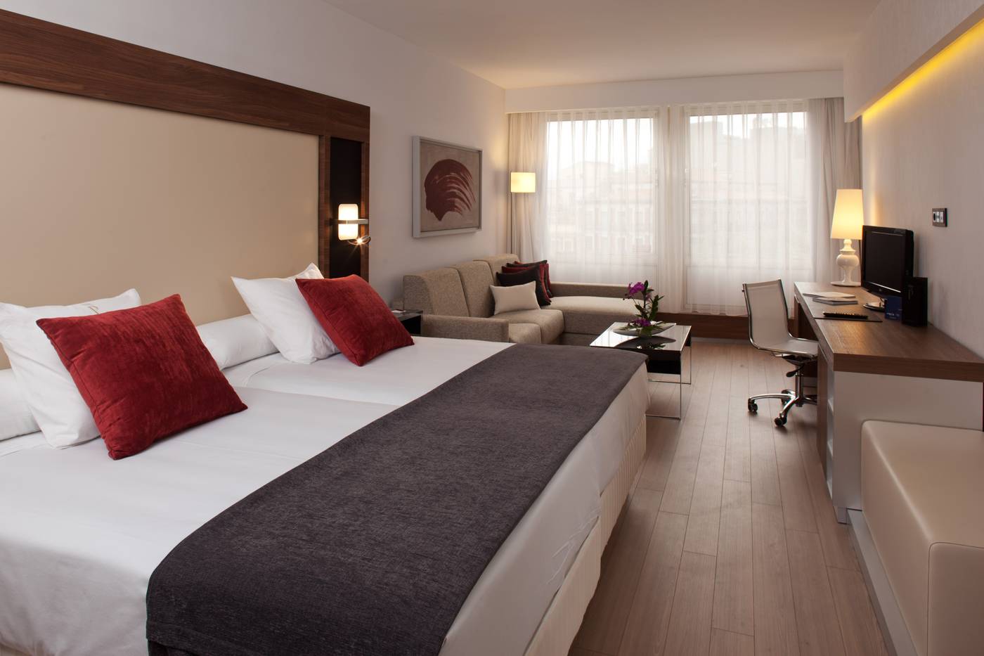 Courtyard-Madrid-Princesa-Room-26