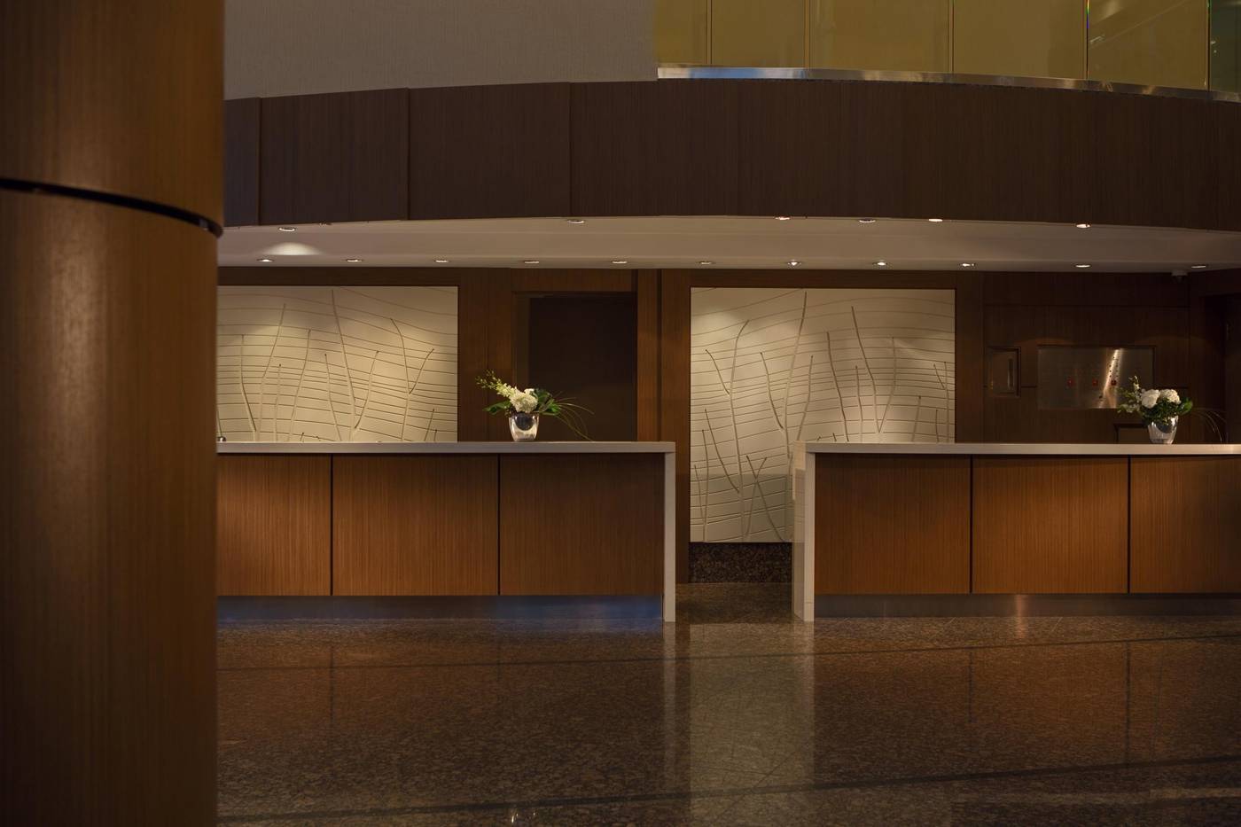 Vancouver-Marriott-Pinnacle-Downtown-Lobby-17