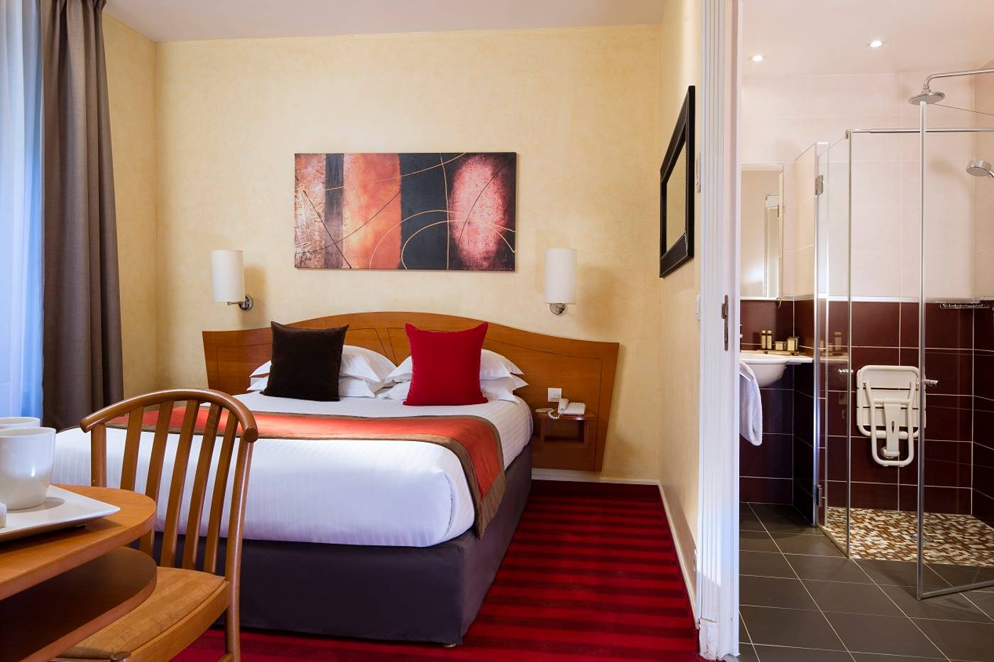 Europe-Tour-Eiffel-Room-5