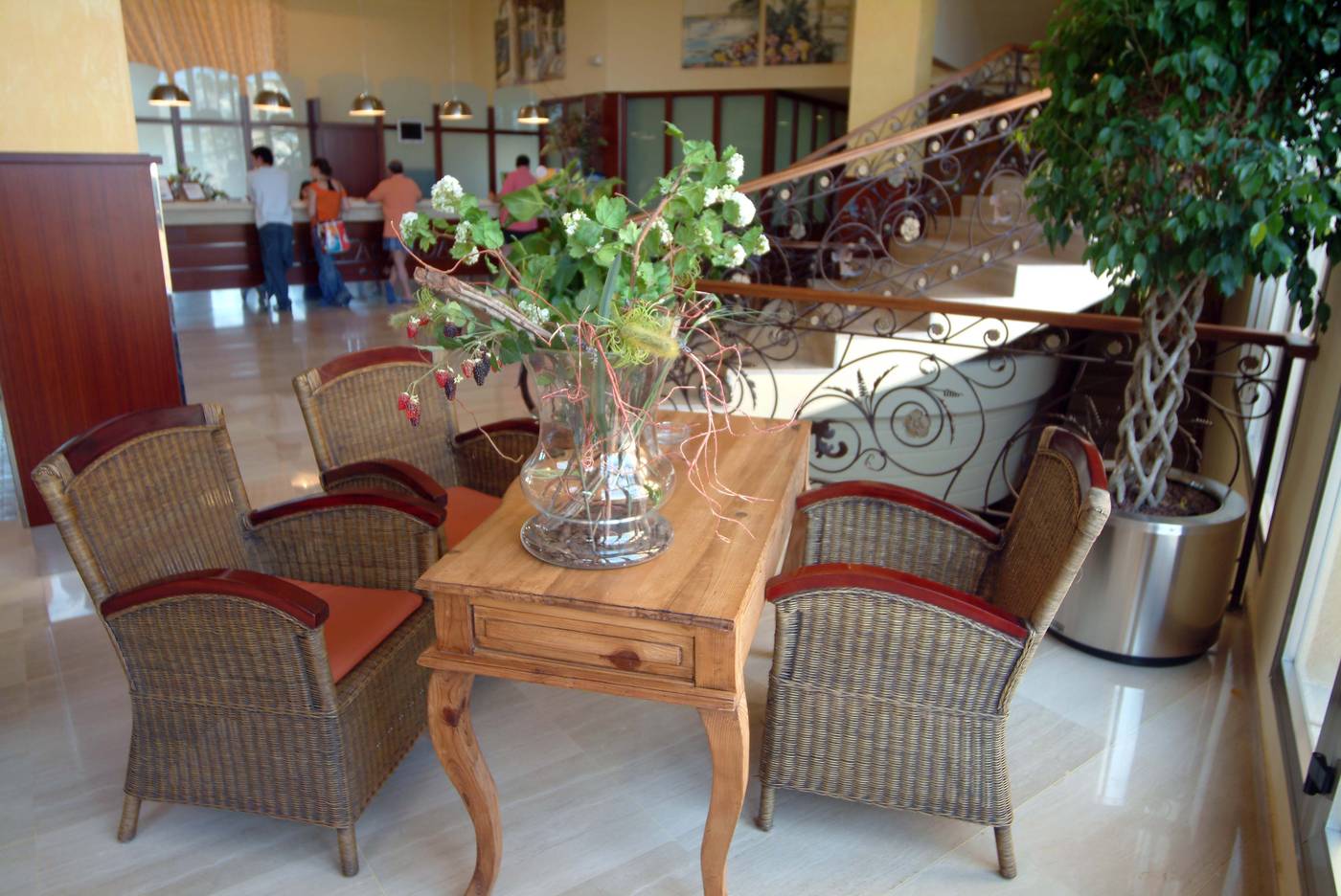 Ohtels-La-Hacienda-Lobby-44