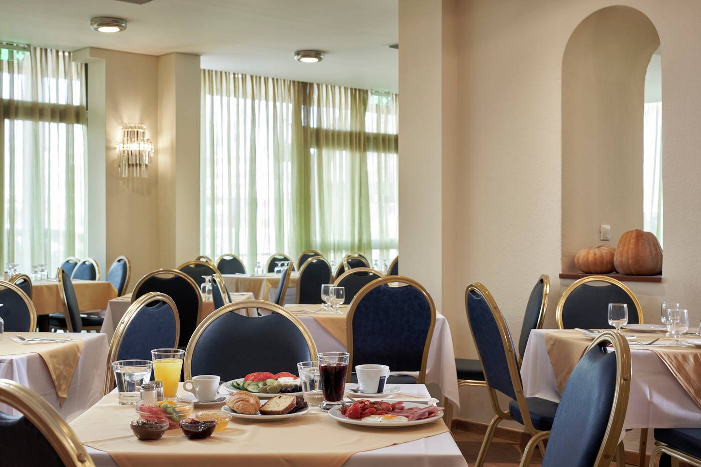 Best-Western-Candia-Restaurant-38