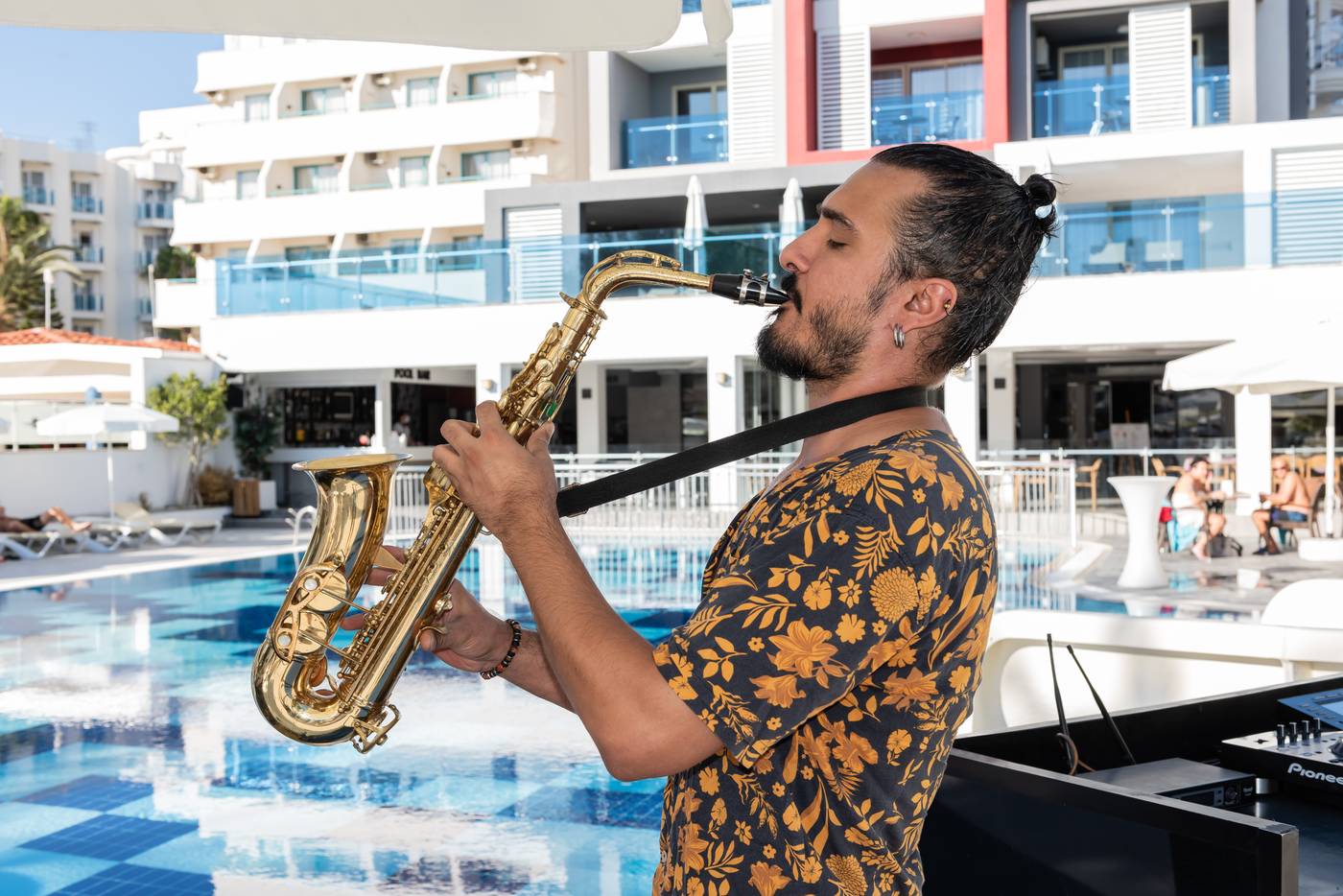 White-City-Beach-Hotel-Sports-and-Entertainment-18