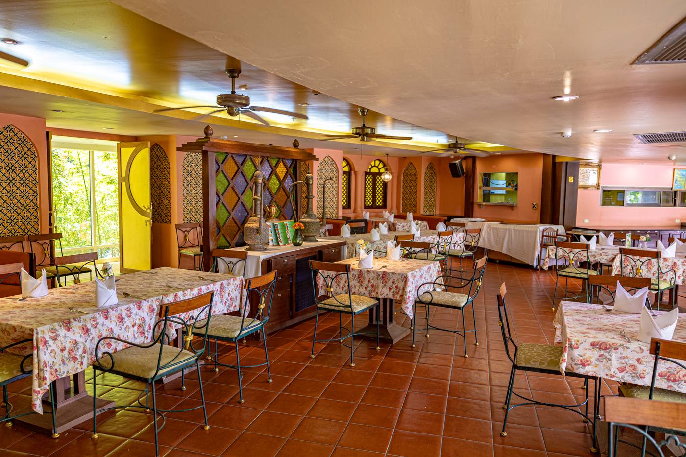 Royal-Paradise-Restaurant-50