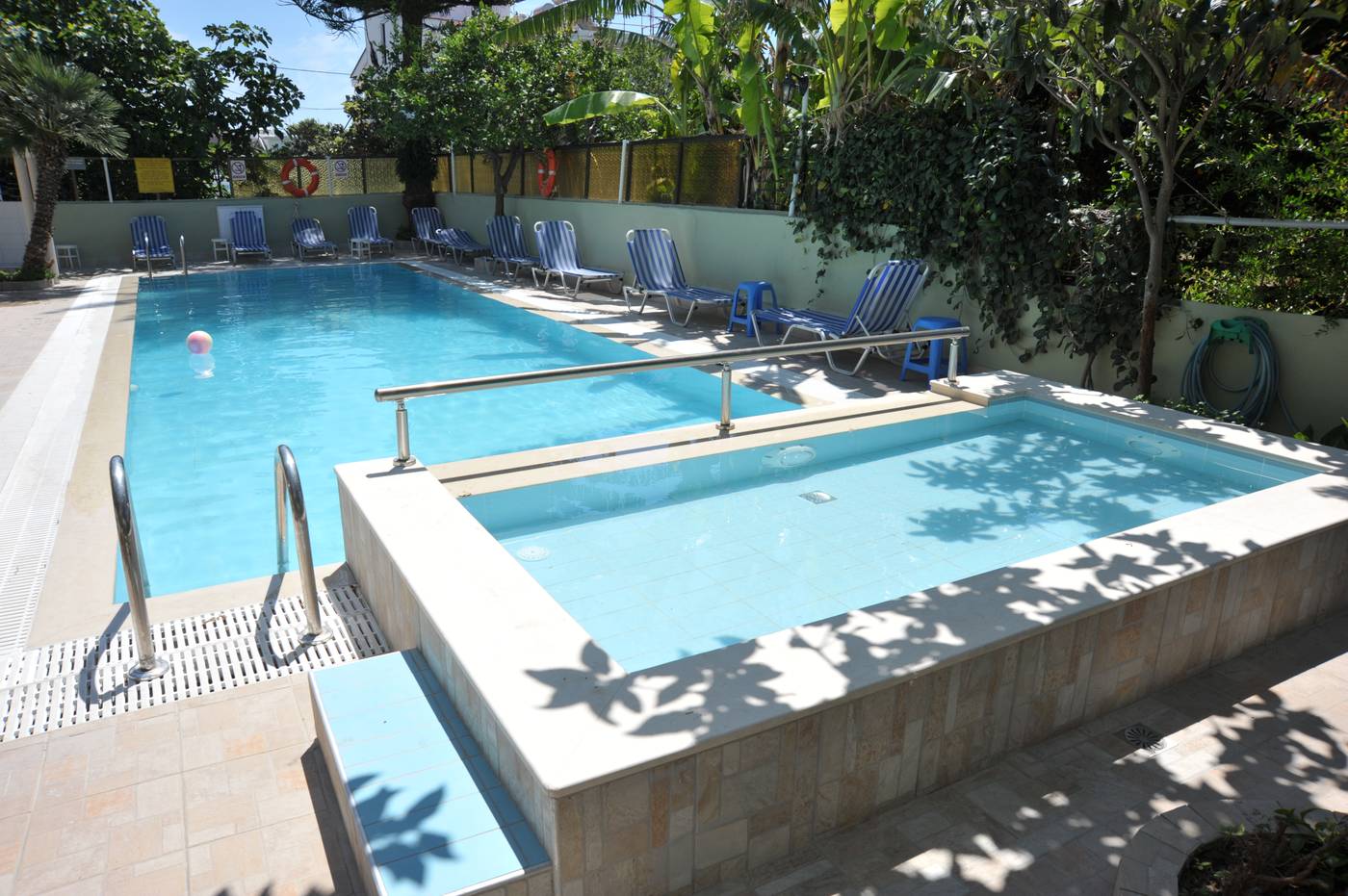 Anseli-Apartments-Pool-8