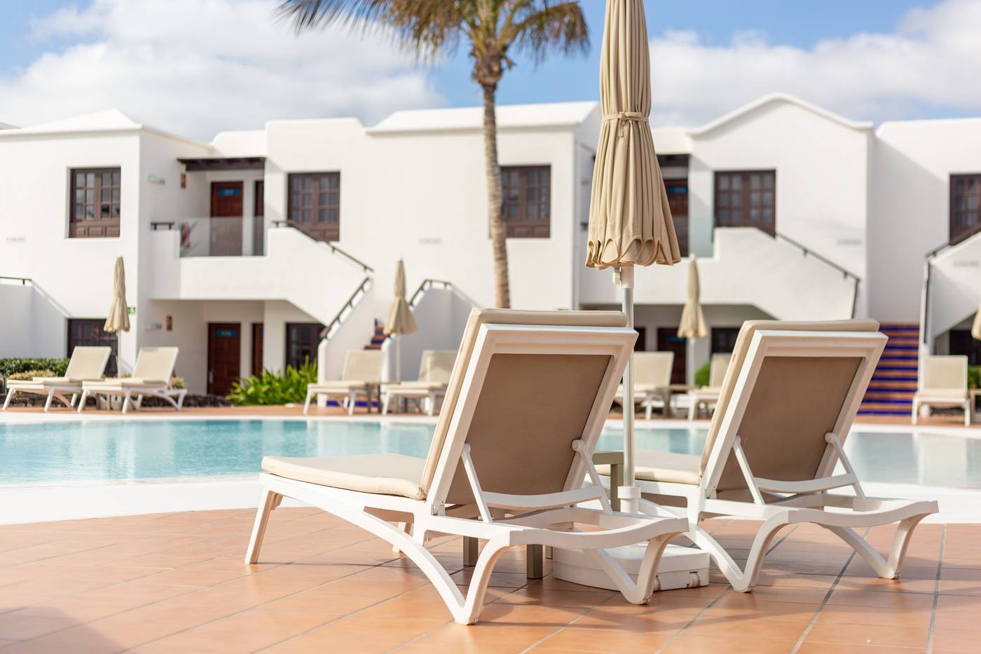 R2-Bahia-Kontiki-Beach-Aparthotel-Pool-6