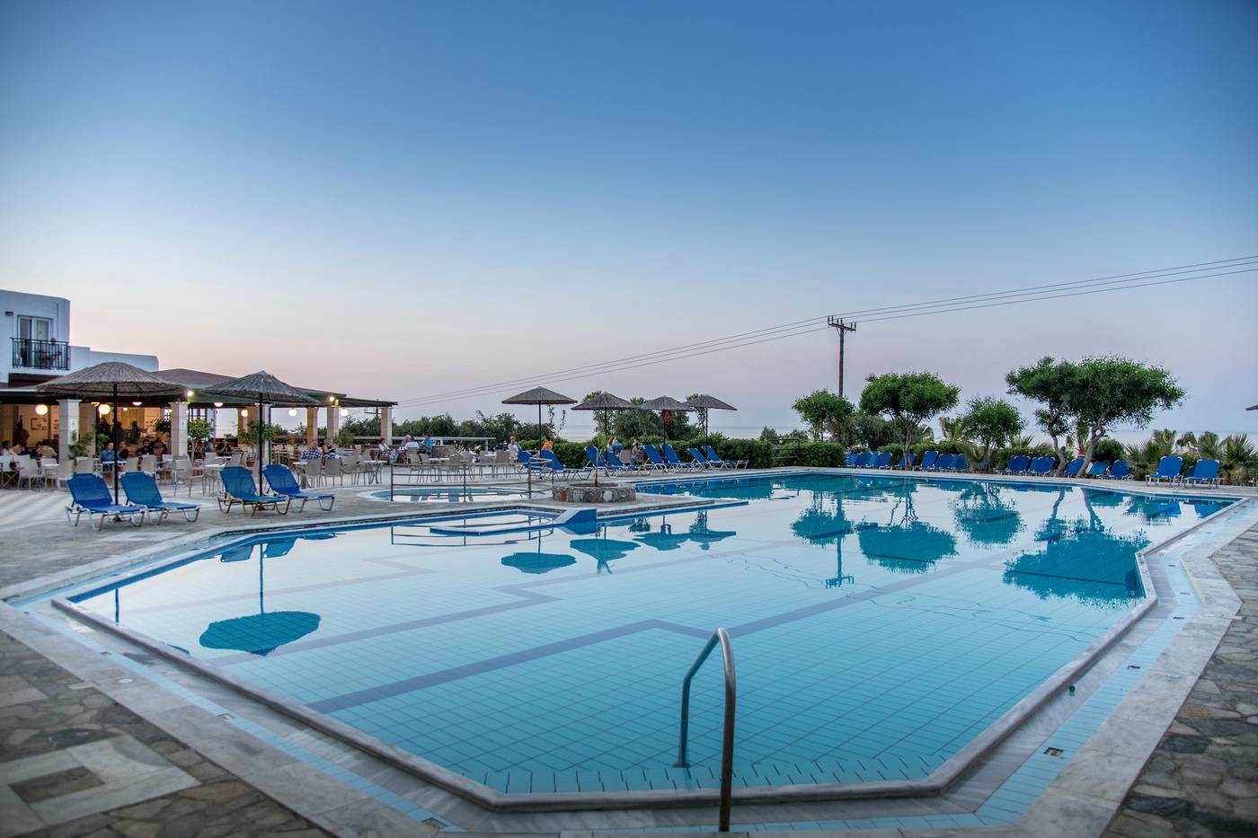 Hotel-Semiramis-Village-Pool-2