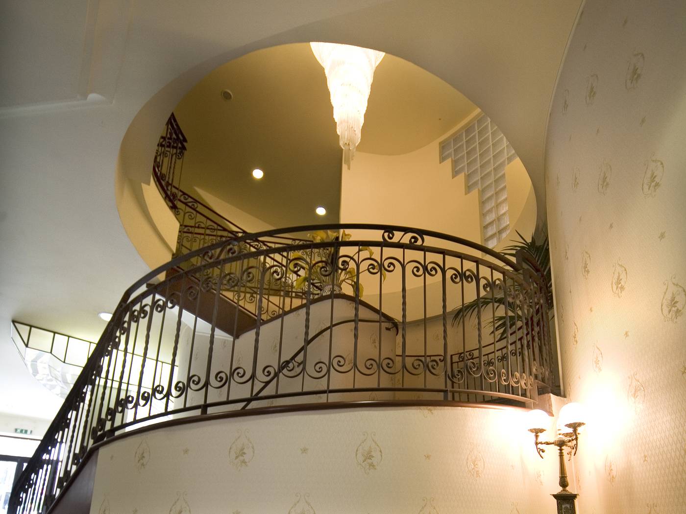 President-Italy-RIMINI-Lobby-6