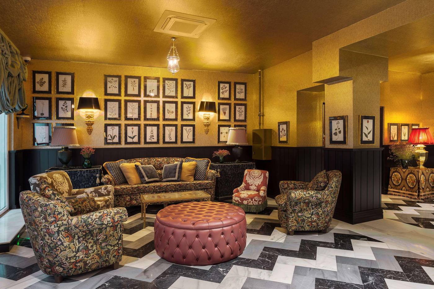 Room-Mate-Alba-Lobby-8