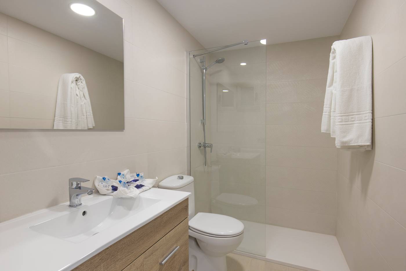 Aparthotel-BCL-Levante-Lux-Room-19