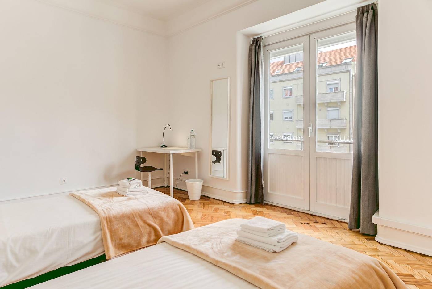 Home-Out-Rooms---Apartments-Room-63