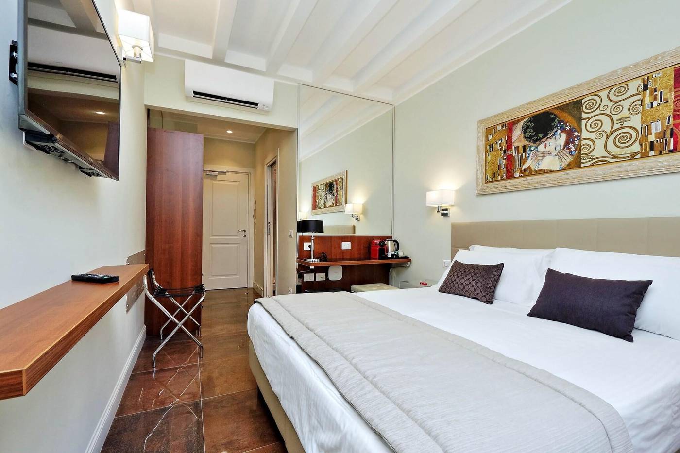 Piazza-Venezia-Grand-Suite-Room-4