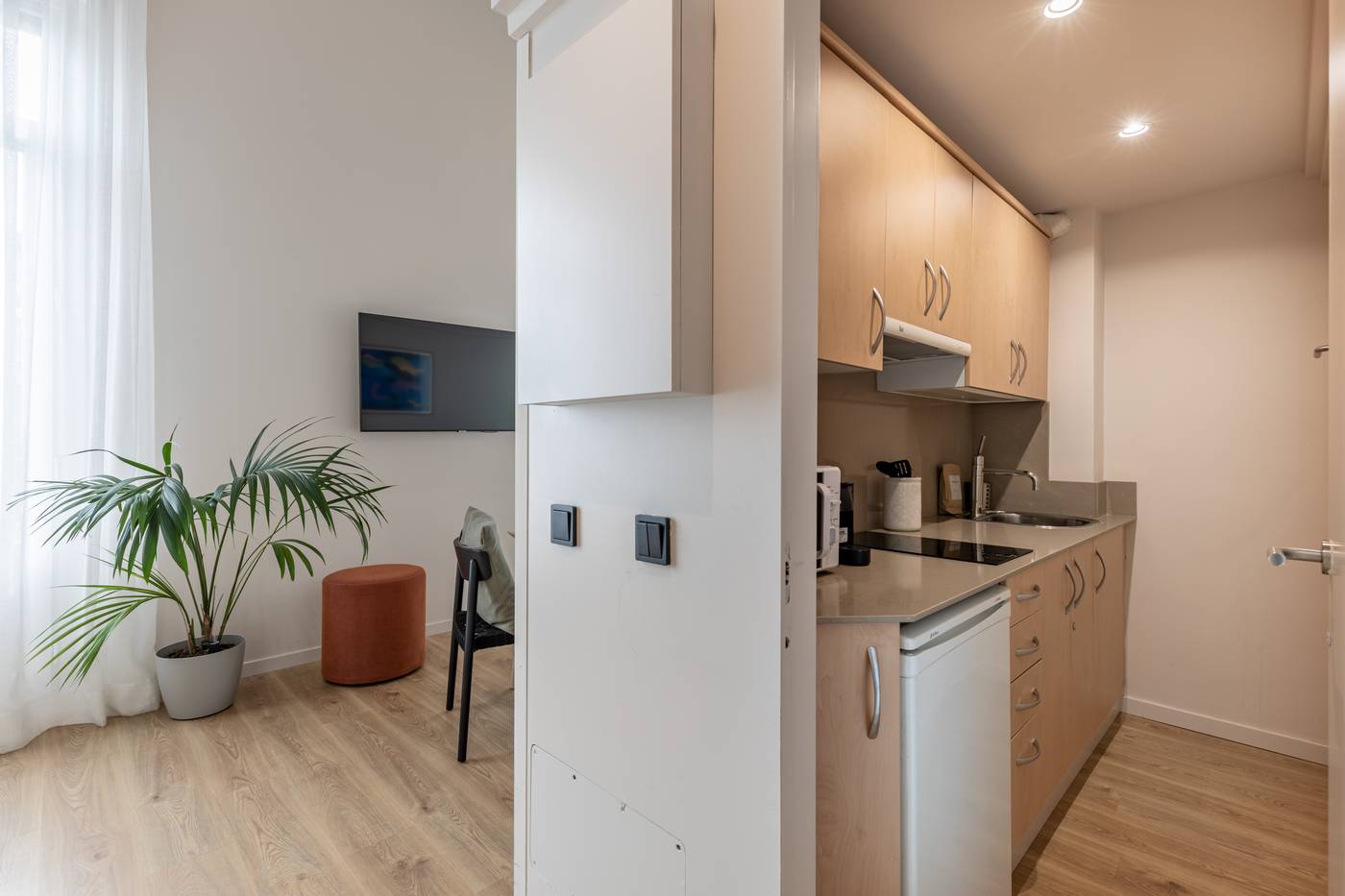 Room-Mate-Laura-Room-24