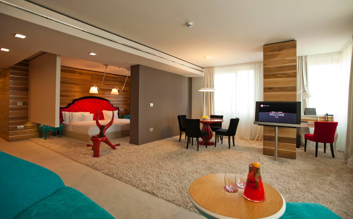 Graffit-Gallery-Hotel-Room-9