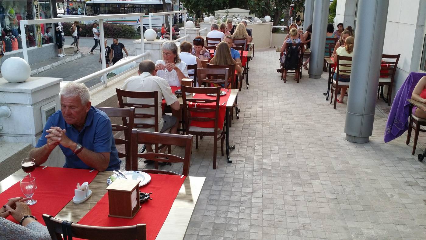 Almena-Hotel-Restaurant-8