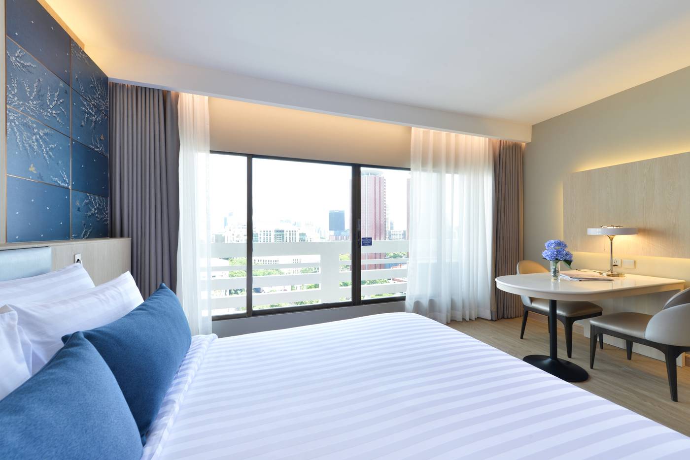 Centre-Point-Plus-Hotel-Pratunam-Room-31