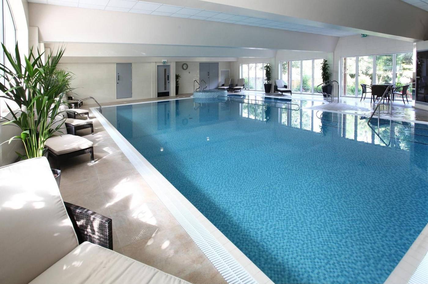 Les-Rocquettes-Hotel-Pool-28