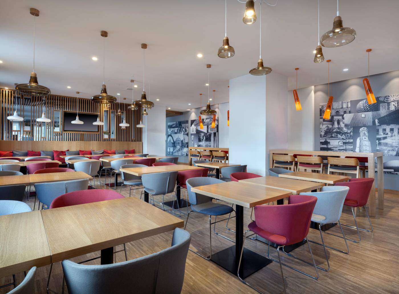 Holiday-Inn-Express-Munich-City-West-Restaurant-43