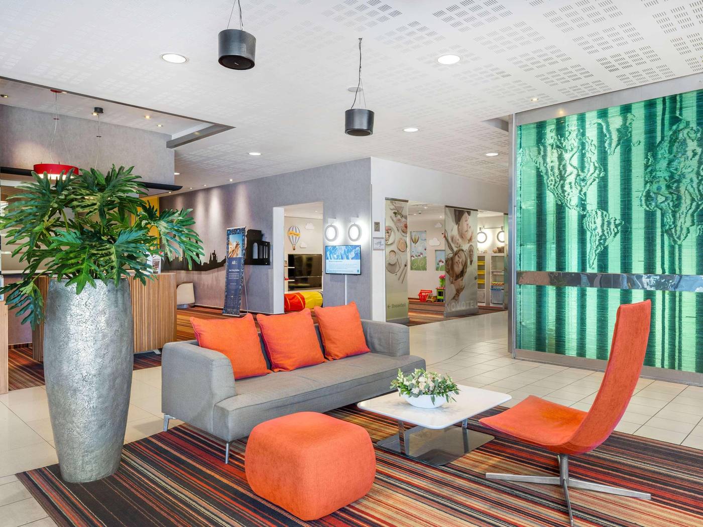 Novotel-Budapest-City-Lobby-14