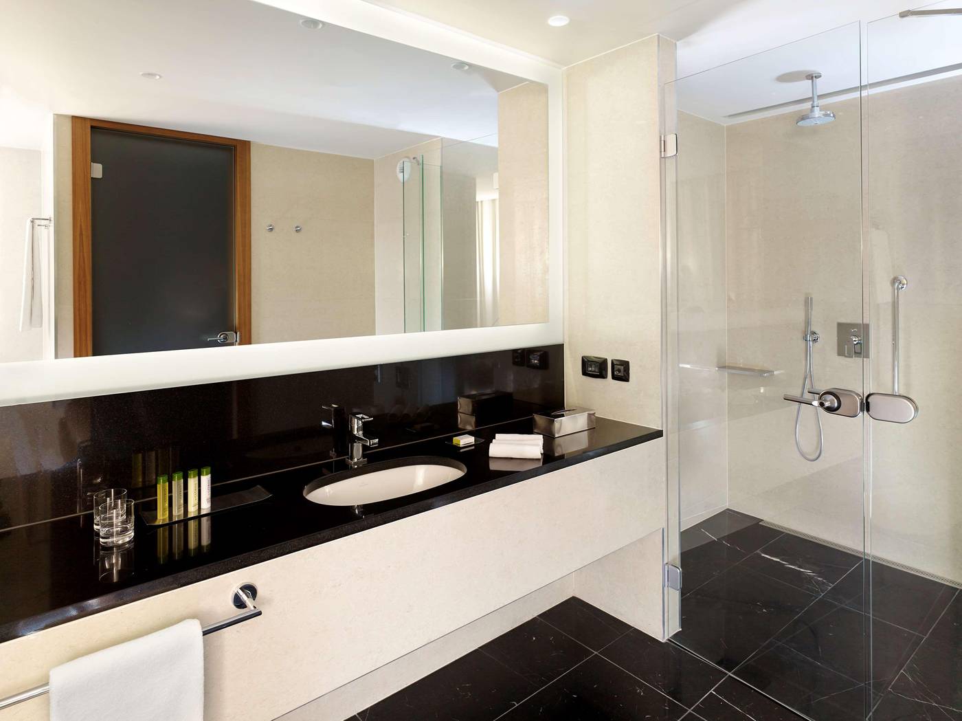 DoubleTree By Hilton Zagreb-Croatia-ZAGREB-Room-8