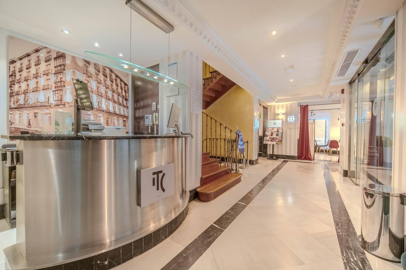 Lusso-Hotel-Infantas-Lobby-6