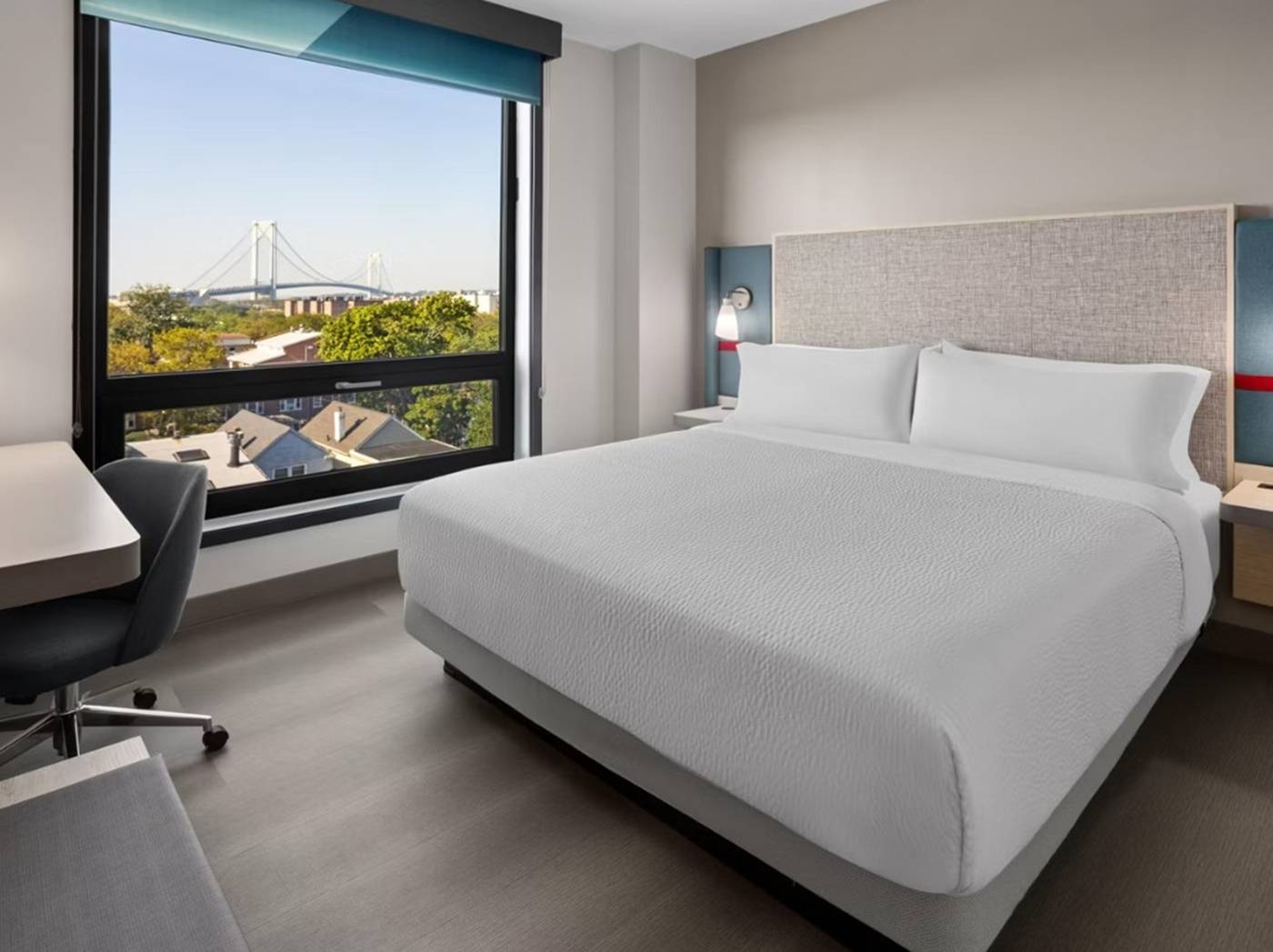 Avid-Hotels-Brooklyn-Dyker-Heights-Room-5