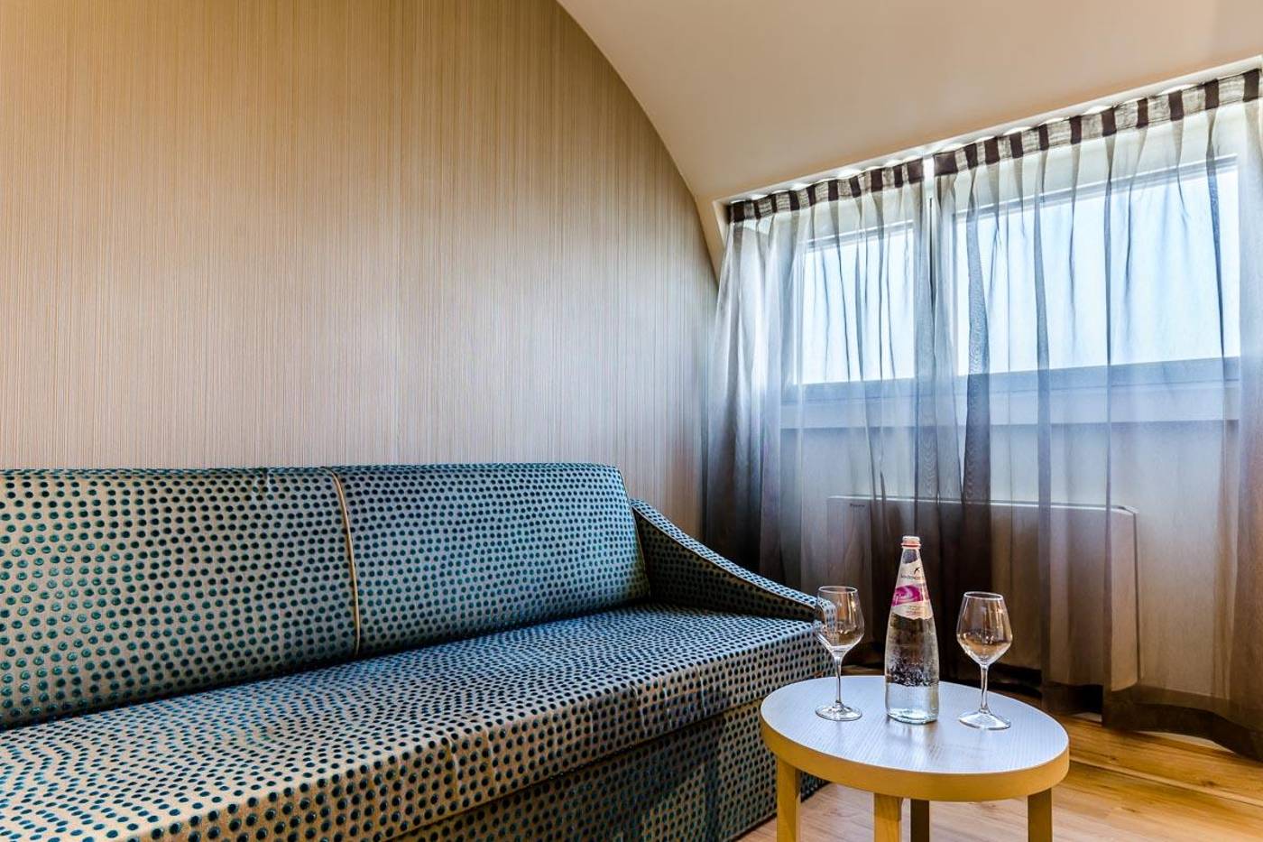 Smart-Hotel-Holiday-Room-33