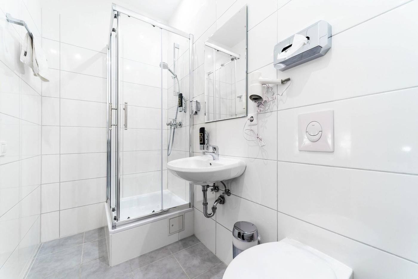 Upper-Room-Hotel-Room-42