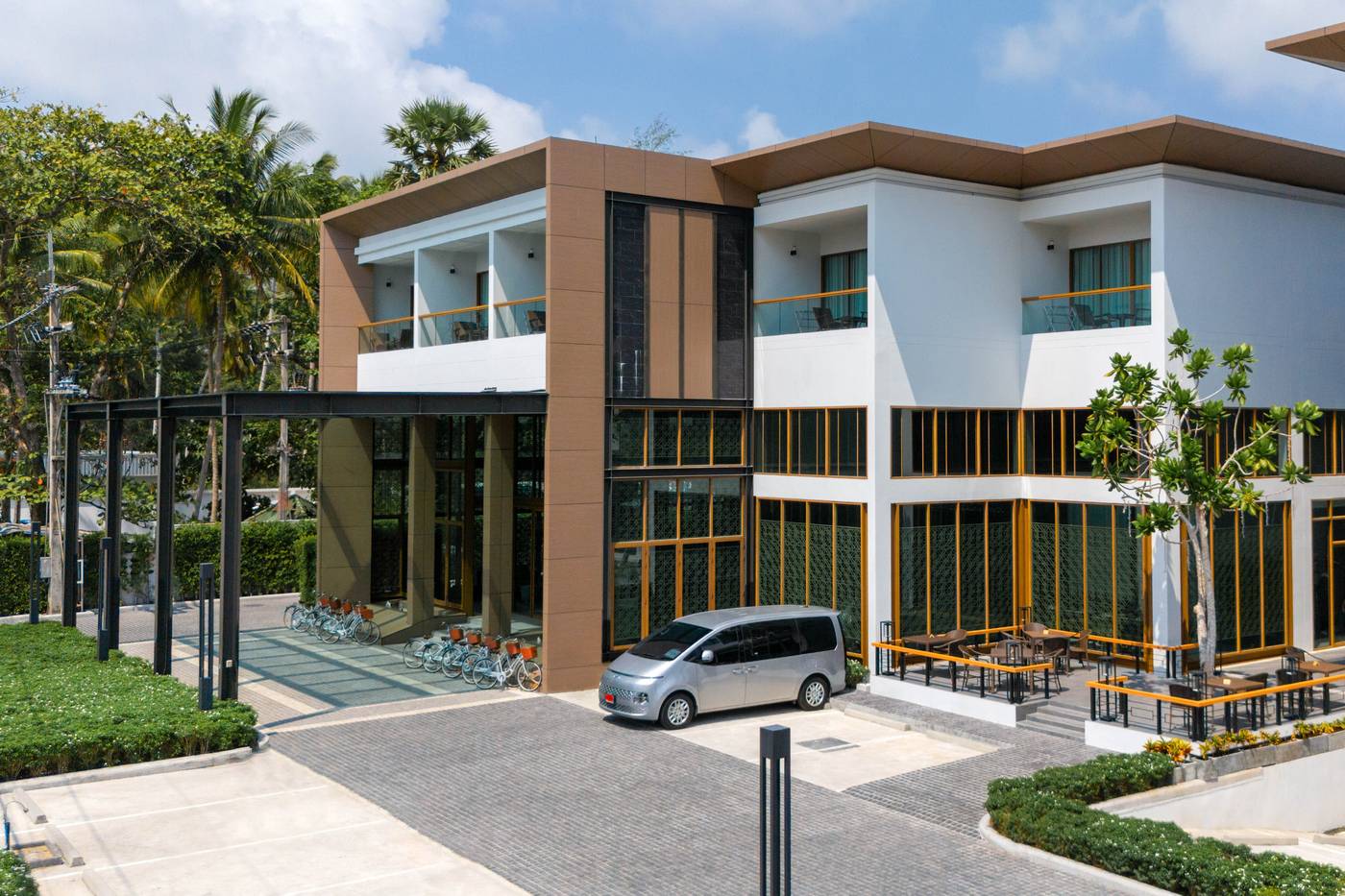 Bella-Nara-Phuket-Naiyang-Beach-Lobby-15