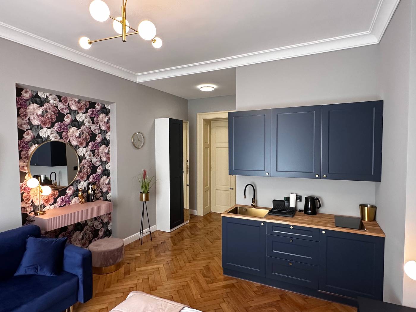 The-Spiski-Palace-Apartments-Room-4