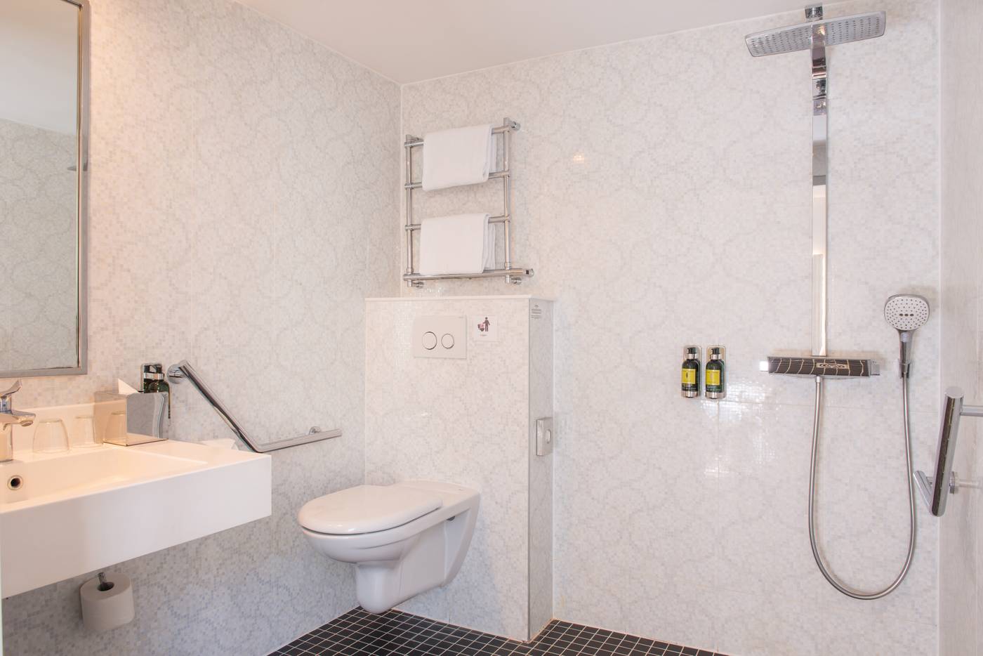 Le-Parisis-Hotel-Room-24