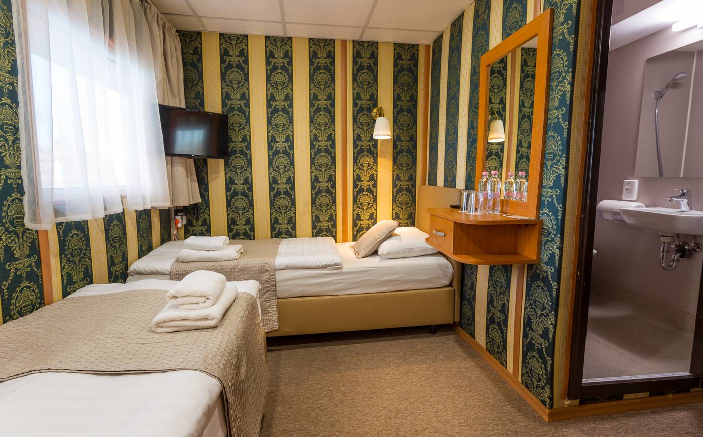 Grand-Jules-Boat-Hotel-Budapest-Room-11